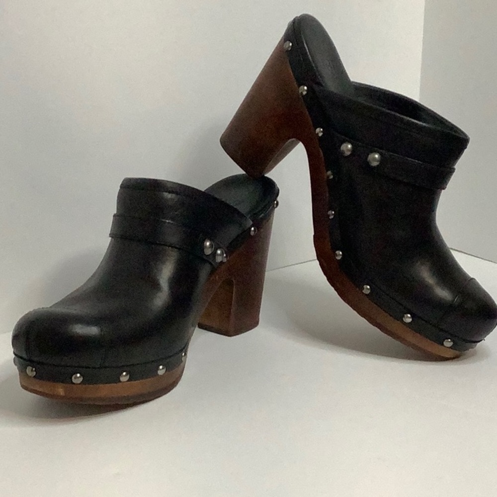 UGG SHEEPSKIN LINED STUDDED CLOGS